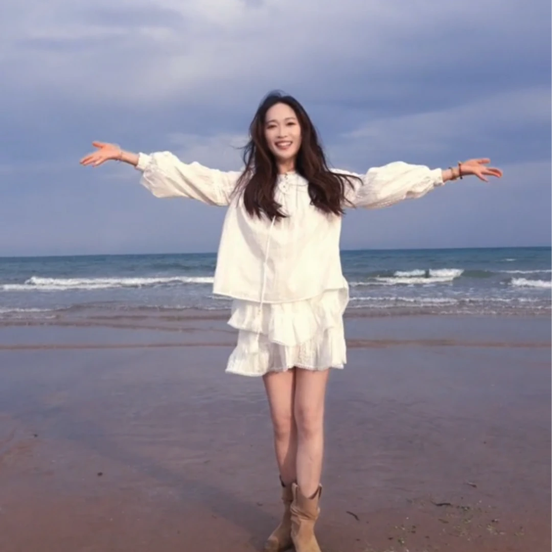 Fabrique Vicky 【袁姗姗同款】白月光微透刺绣纯棉衬衫与短裙套装