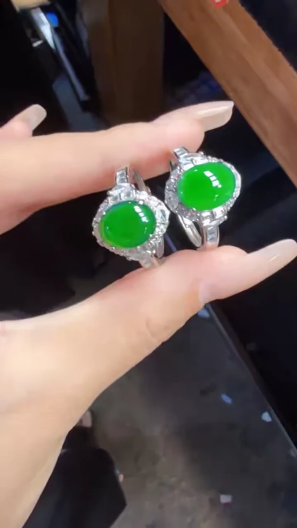 未镶嵌定制翡翠翡翠A货有轻微色差属于正常现象，戒指多样性发货1