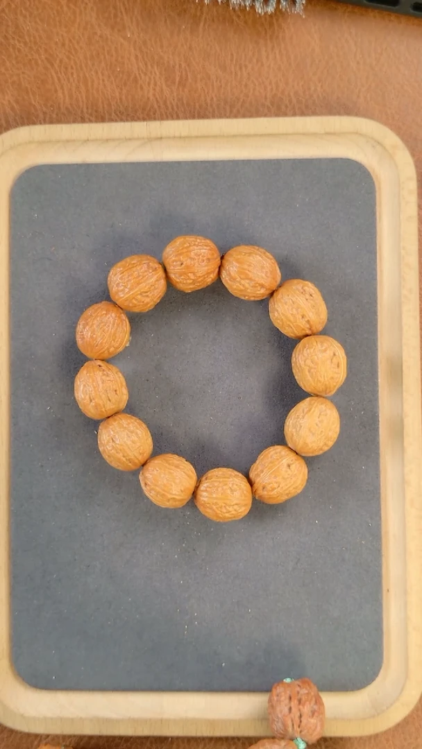 文玩核桃手串t2946 光头强秋子手串20mm左右