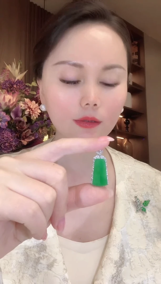 吊坠(不含链)18K金镶嵌翡翠D60