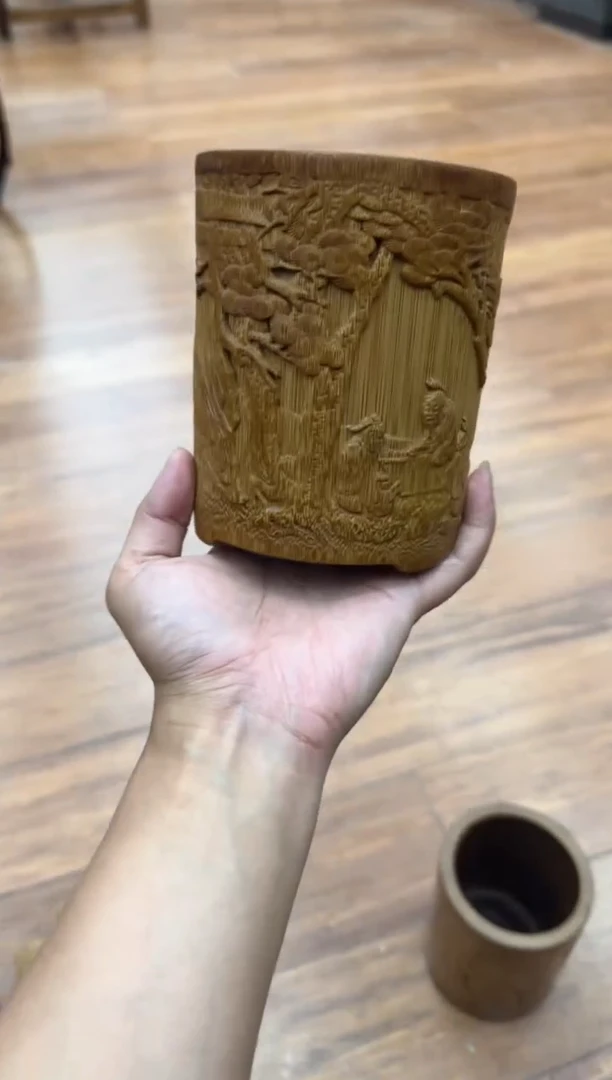 竹手工松下对弈笔筒