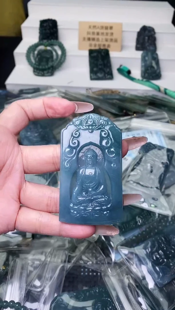 颈饰未镶嵌翡翠