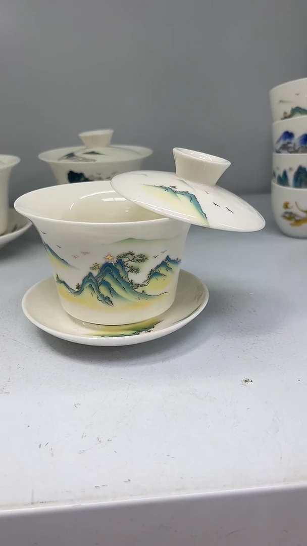 中号马蹄绿山水悬停盖碗