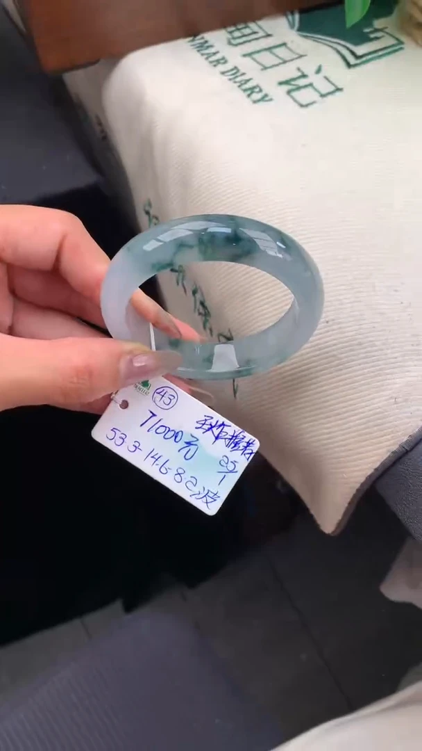 【闪购商品】翡翠手镯未镶嵌下单联系客服核对地址哦