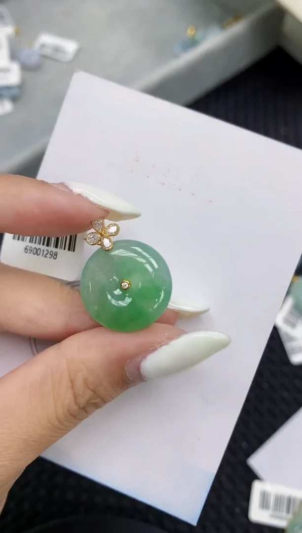 颈饰18K金镶嵌翡翠11111111111