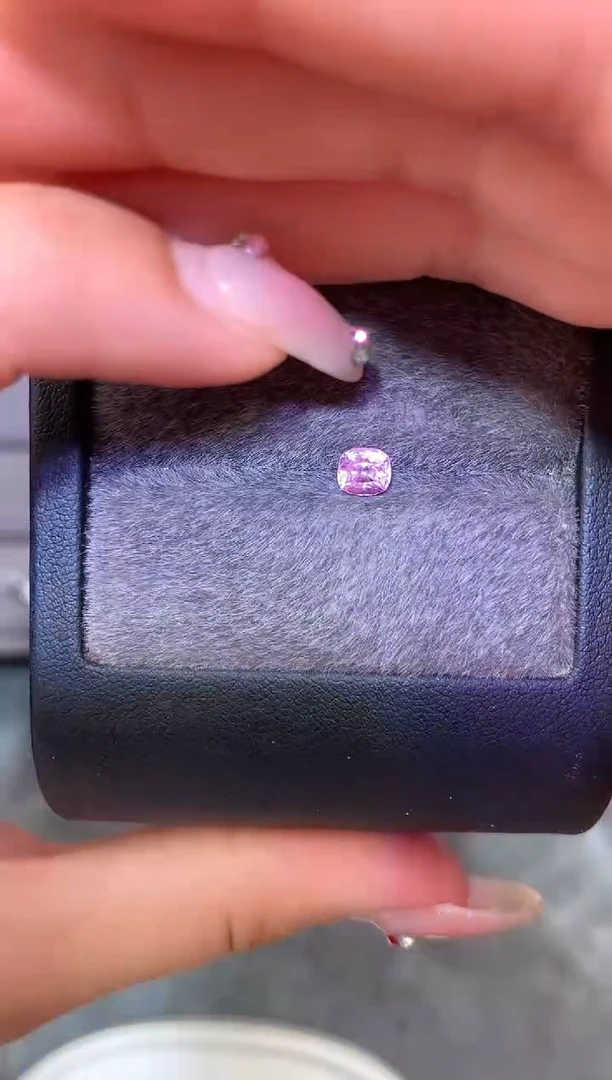 未镶嵌裸石定制尖晶石枕型 银粉色调 0.67ct