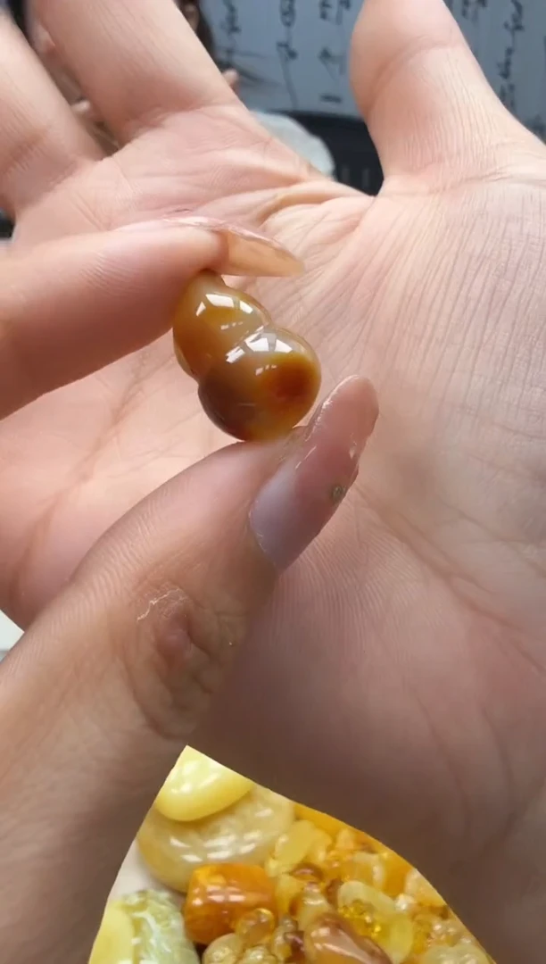 裸石琥珀未镶嵌如图