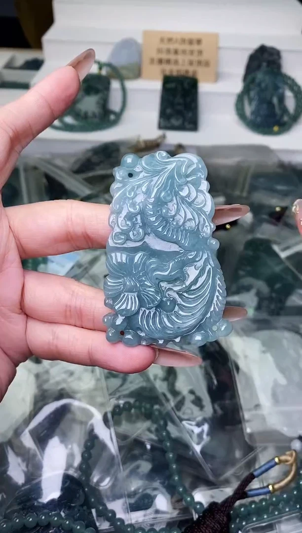 颈饰未镶嵌翡翠