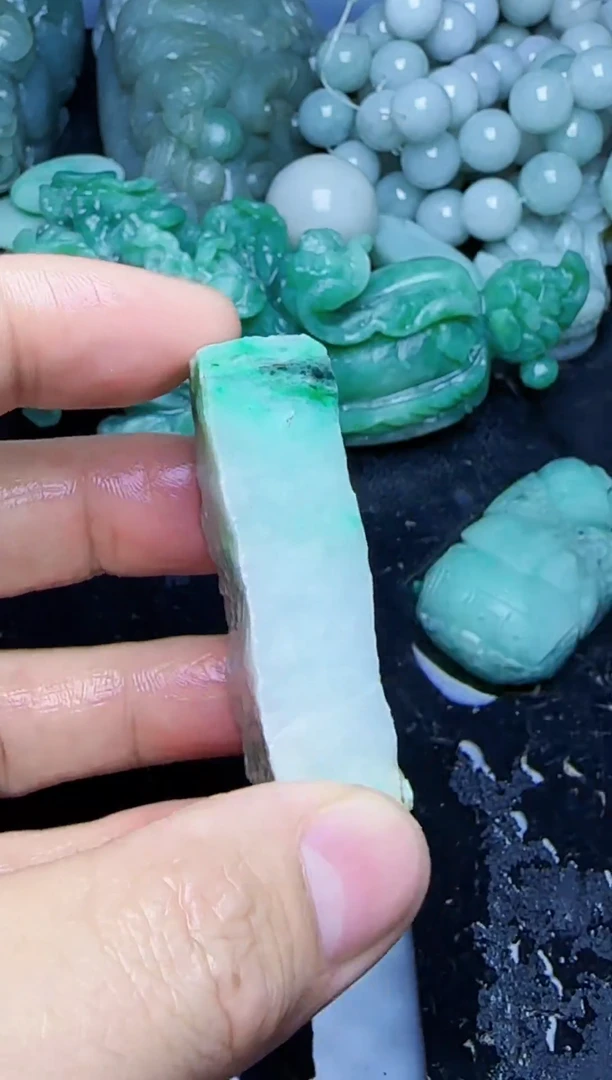 颈饰未镶嵌翡翠梁**畔165