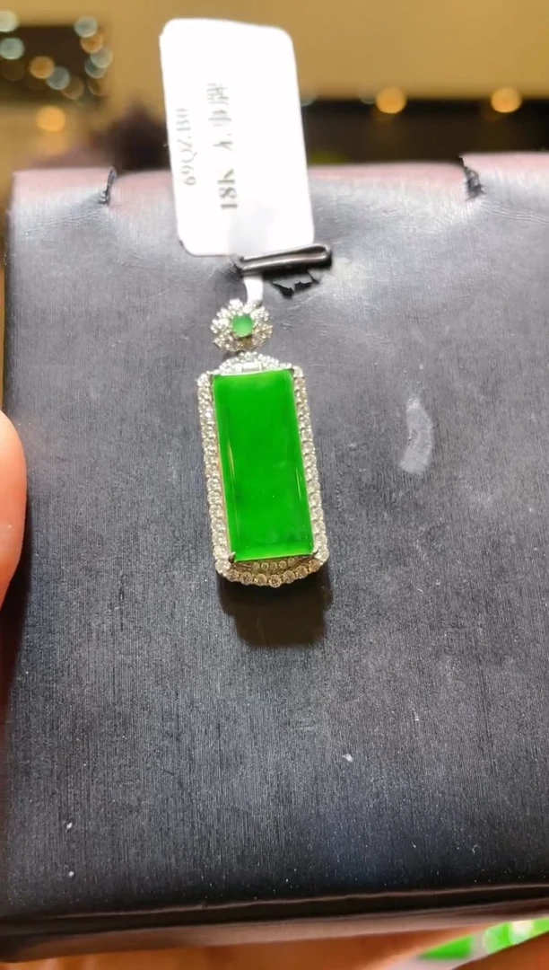 【闪购商品】翡翠吊坠(赠链)18K金镶嵌A30
