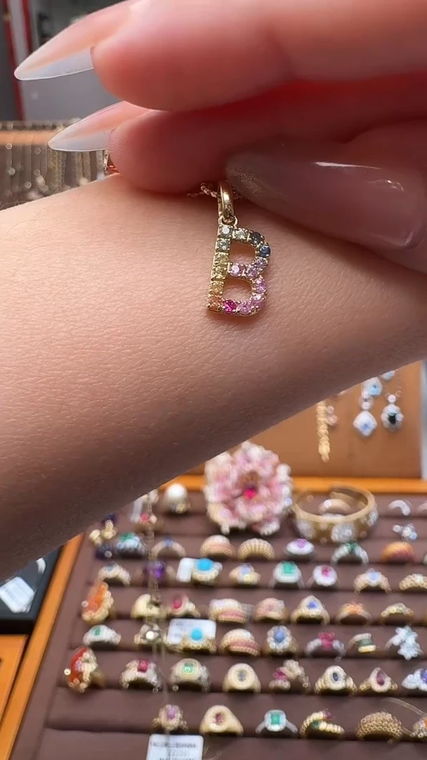 吊坠(不含链)蓝宝石18K金镶嵌18K金蓝宝字母吊坠