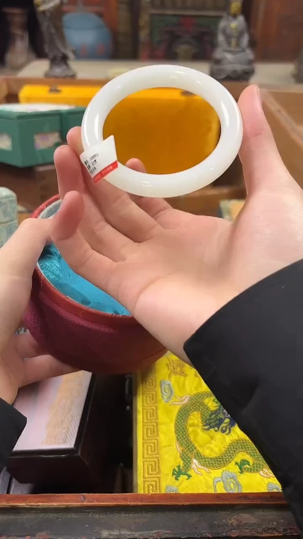 颈饰未镶嵌和田玉.....................