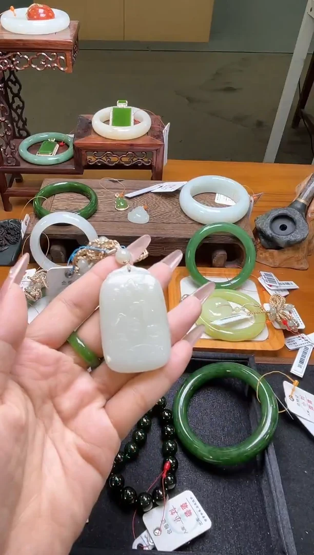 吊坠(不含链)未镶嵌和田玉青海白玉 山水牌