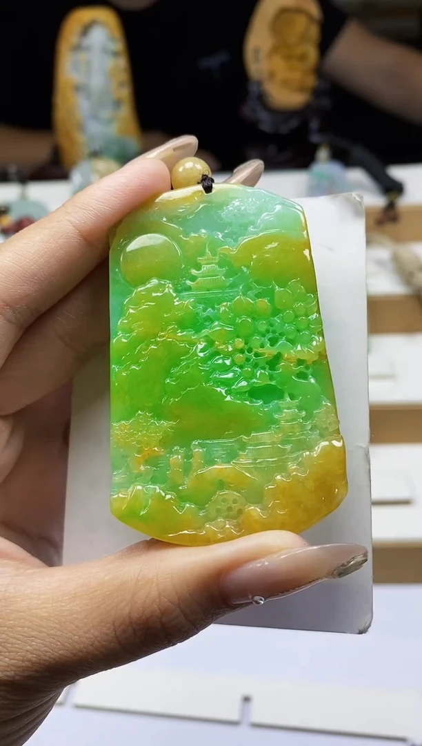 颈饰未镶嵌翡翠梵**鹃翡翠A货