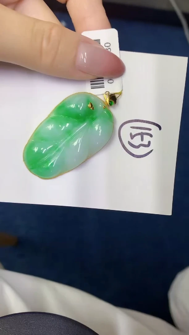 翡翠18K金镶嵌颈饰缅甸天然翡翠A货