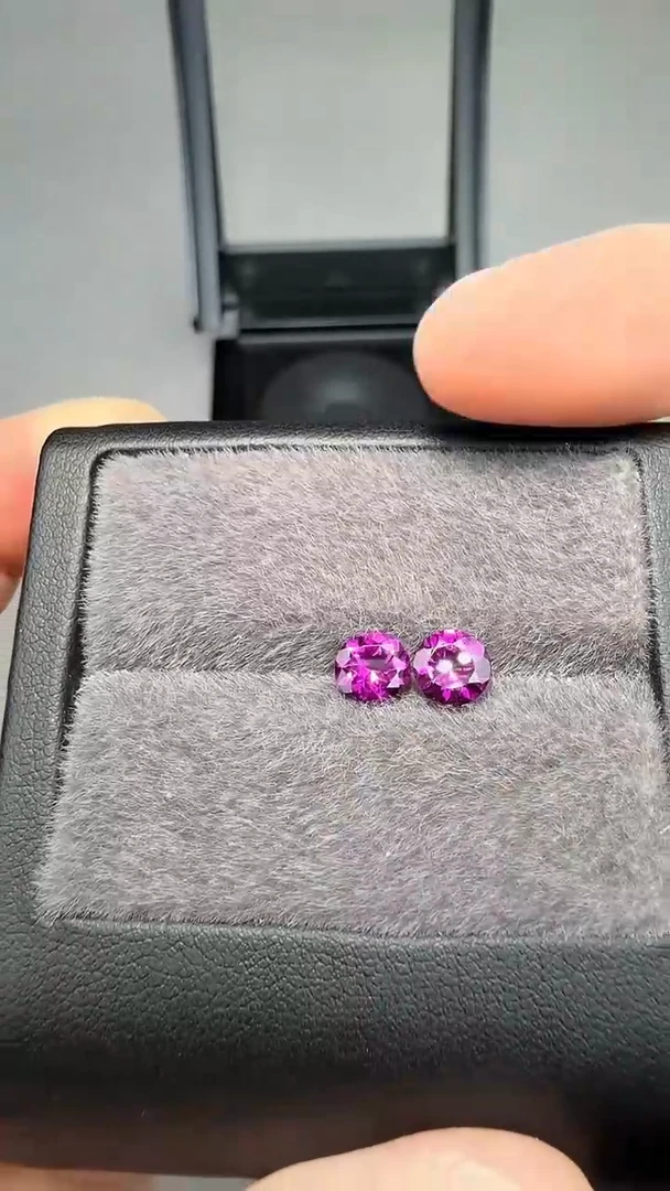 【闪购商品】石榴石（紫牙乌）圆切未镶嵌0.9ct-A142-1p送1p