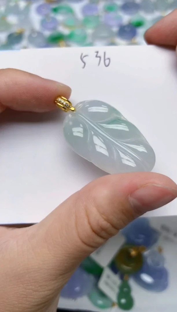 翡翠未镶嵌颈饰天然缅甸A货翡翠