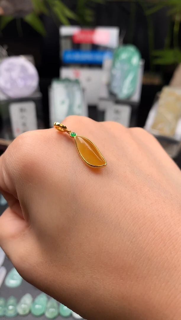 翡翠18K金镶嵌吊坠(不含链)天然缅甸A货翡翠吊坠