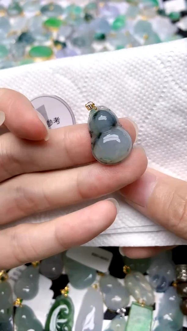 颈饰18K金镶嵌翡翠天然A货翡翠