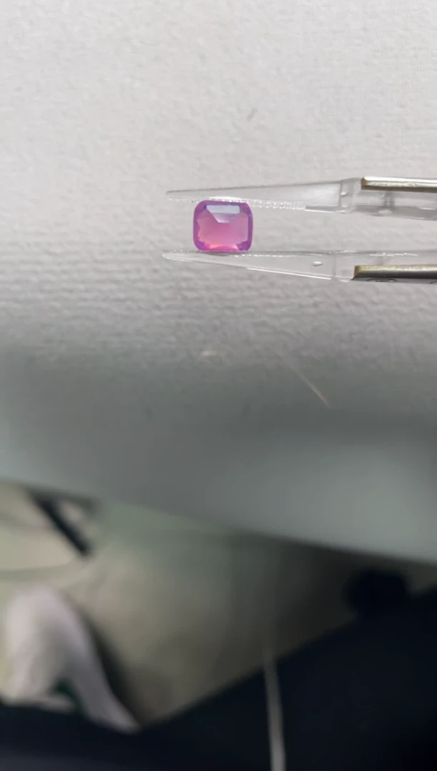 蓝宝石裸石未镶嵌无烧2克拉粉色蓝宝石