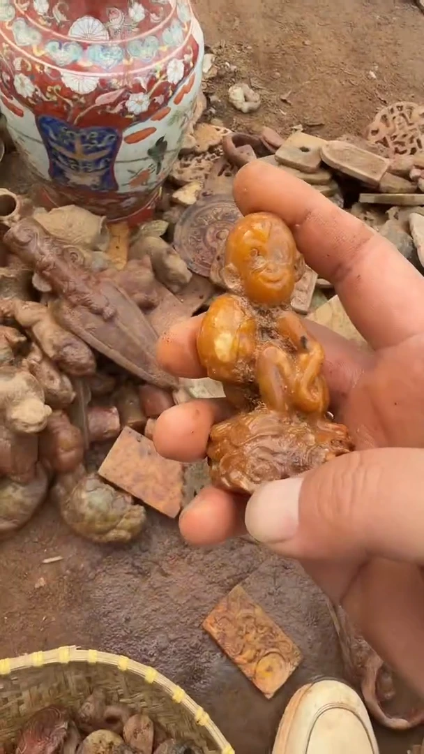 未镶嵌岫岩河磨玉（透闪石质玉）挂件爱*界岫岩河磨玉