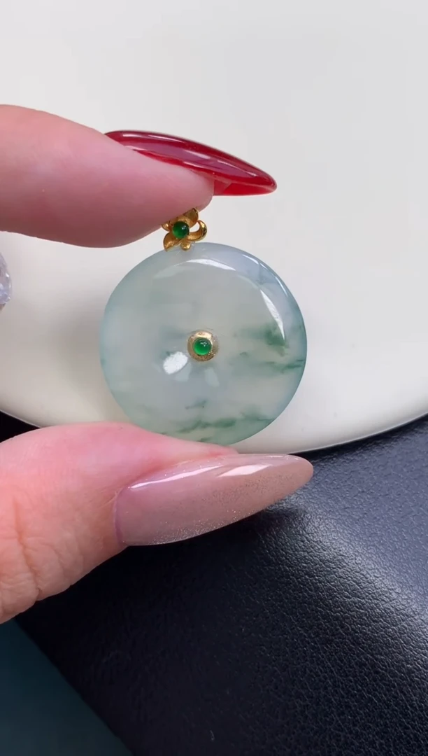 颈饰18K金镶嵌翡翠48小时鉴赏期 退货不扣服务费