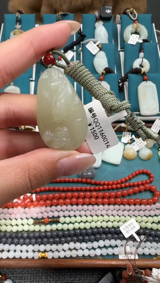 颈饰未镶嵌和田玉吊坠QQ