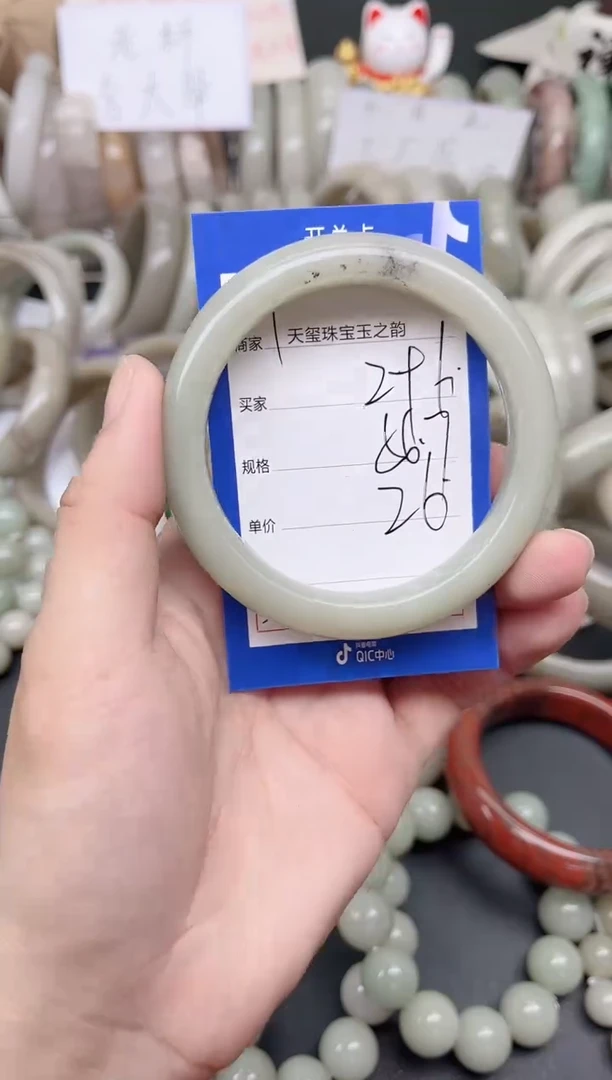 未镶嵌手镯石英质玉296