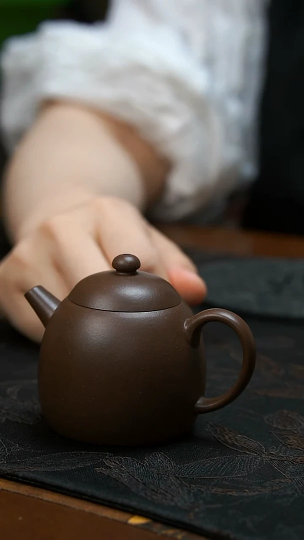 茶壶紫砂光素秦权小壶90cc