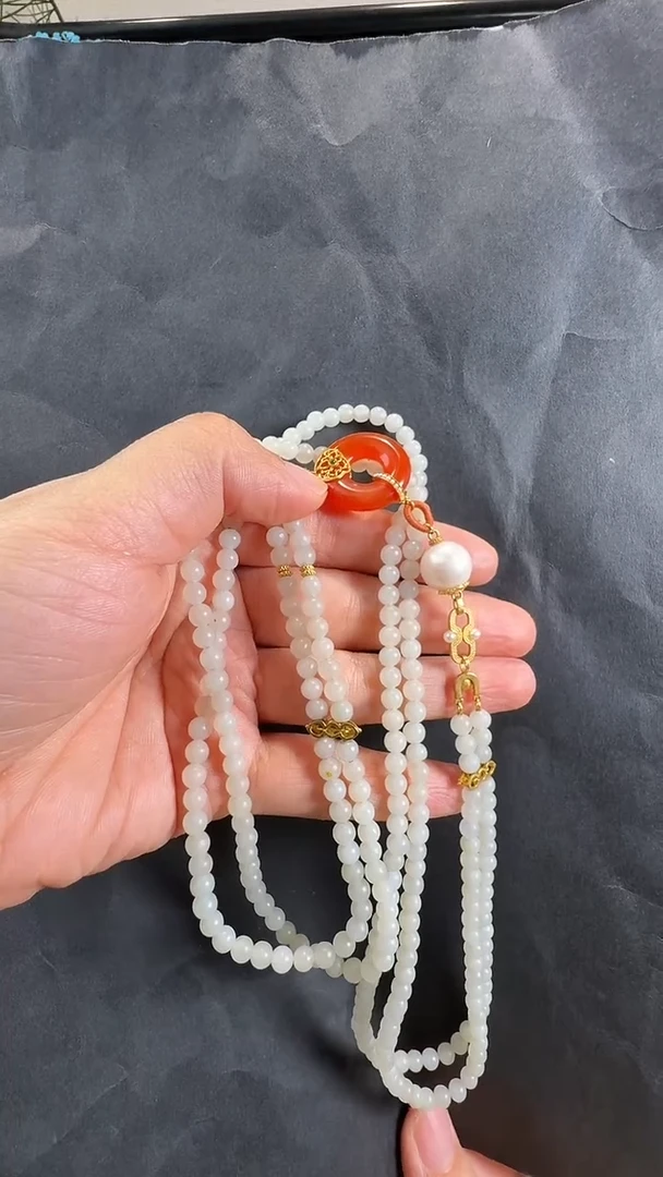 颈饰18K金镶嵌和田玉项链