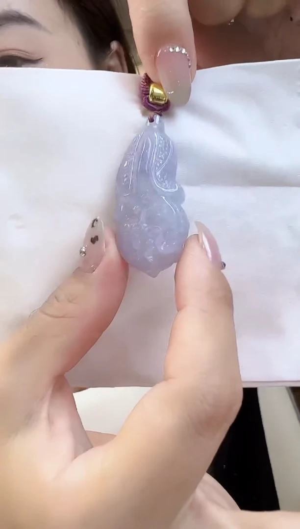吊坠(赠链)未镶嵌翡翠紫色白菜