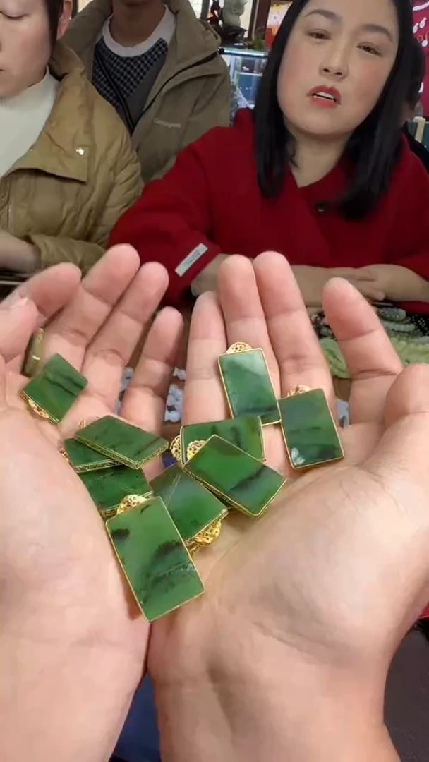 18K金镶嵌和田玉挂件【陆1123】36 7023多样性发其一