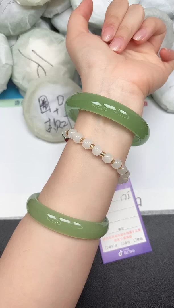 未镶嵌手镯石英质玉A175/61.8