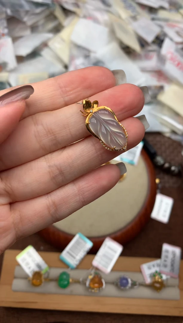 18K金镶嵌挂件翡翠—