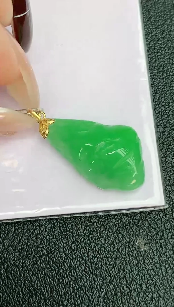 颈饰18K金镶嵌翡翠赠礼盒证书 麦麦