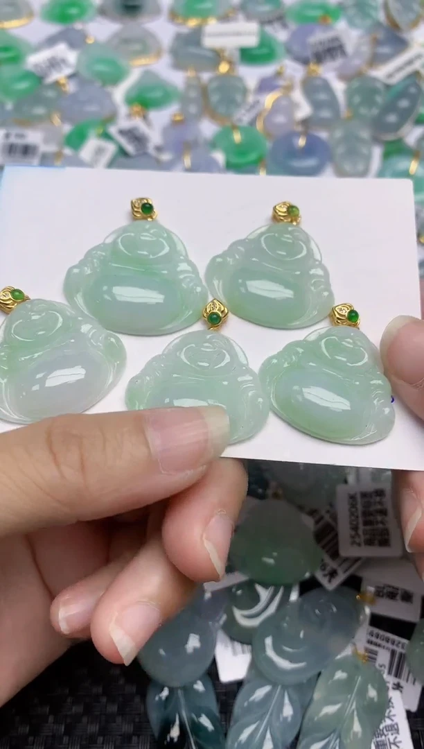 翡翠未镶嵌颈饰多样性发其一