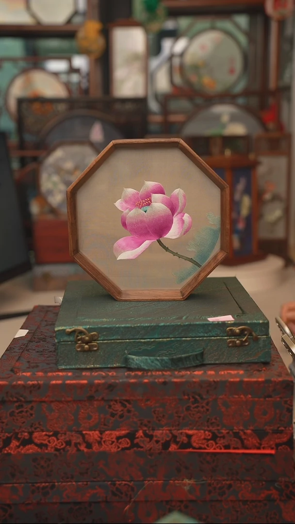 扇子苏绣双面绣八角台屏胡桃木框大号20CM