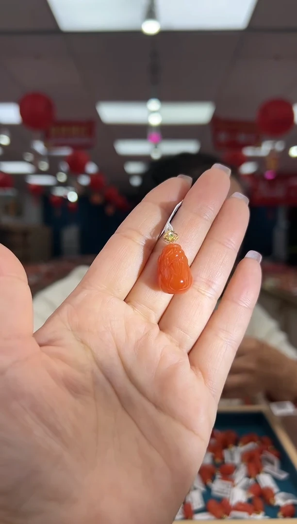 【闪购商品】南红玛瑙吊坠18K金镶嵌多样发其一/HS9992594