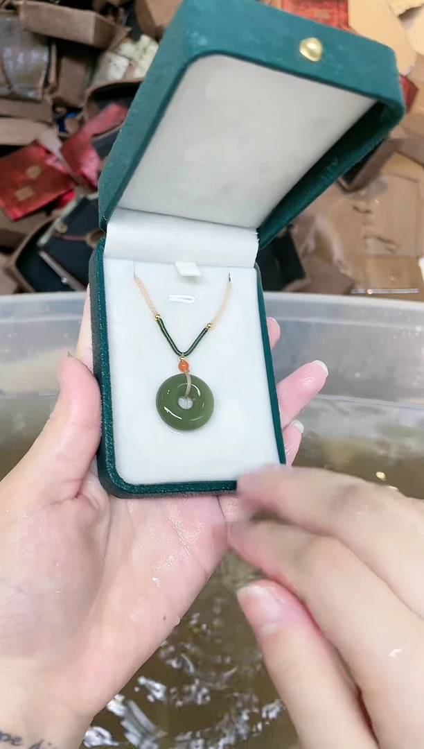 和田玉手镯未镶嵌平安