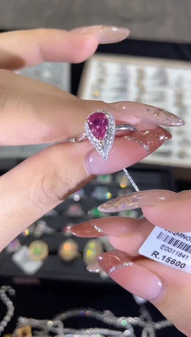 戒指蓝宝石18K金镶嵌    YB