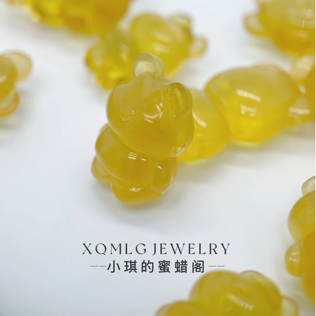 4-5克福利特价小熊蜜蜡吊坠 天然原矿 假一罚四（多样性发其一）