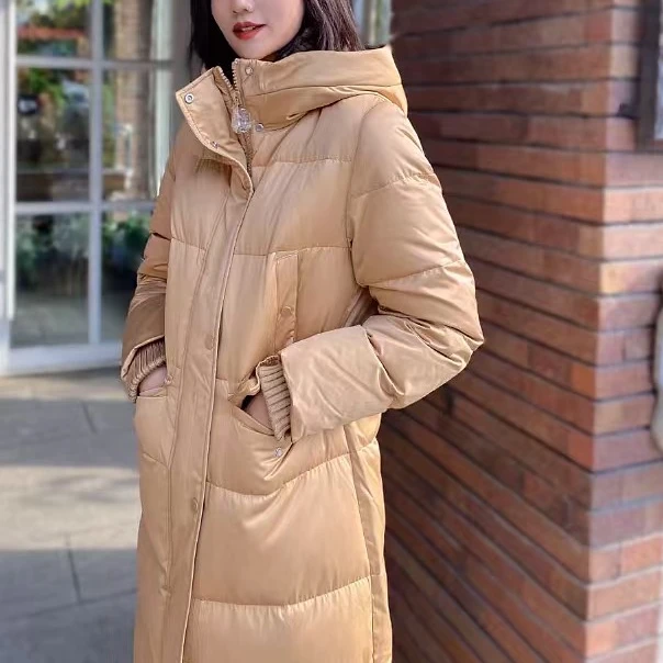 驼色长款女士羽绒服百搭保暖