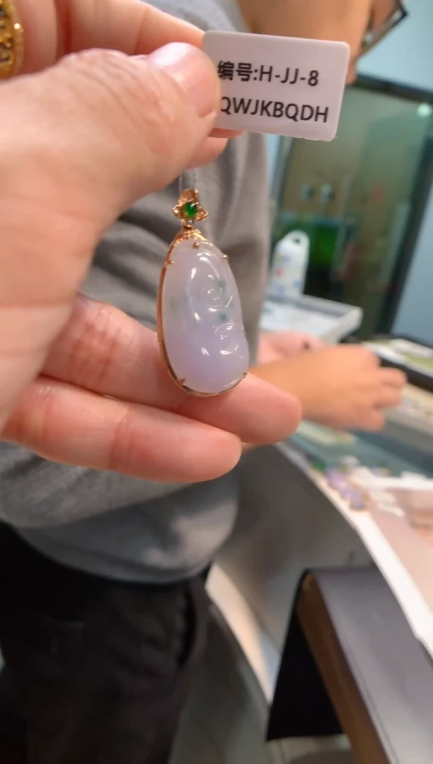 颈饰18K金镶嵌翡翠如意