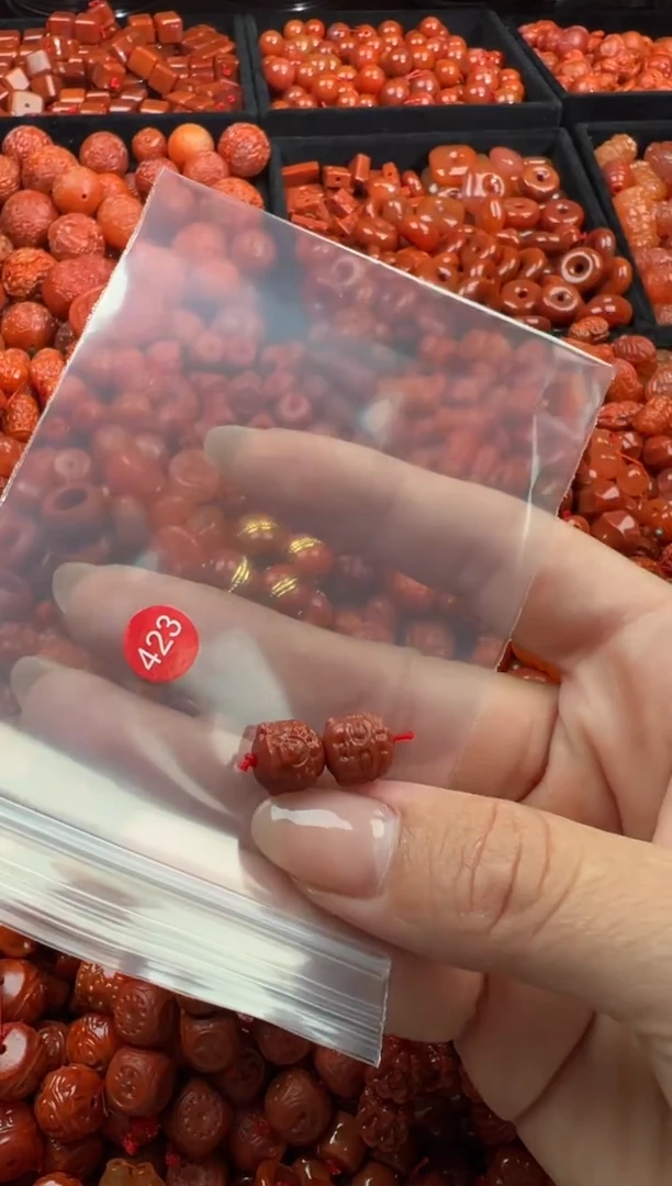 南红玛瑙未镶嵌颈饰1