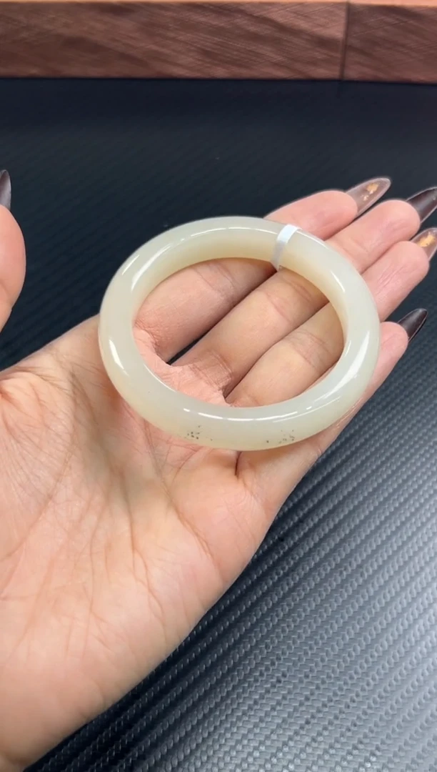 未镶嵌手镯和田玉黑山微色差53+M