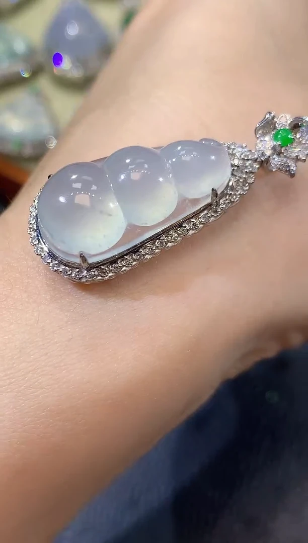 【闪购商品】翡翠吊坠(不含链)18K金镶嵌C19