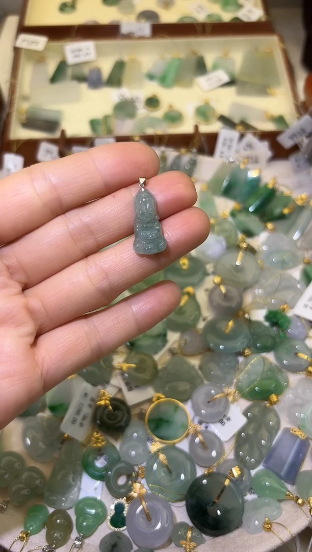 颈饰18K金镶嵌翡翠宝宝佛