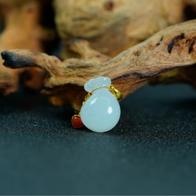 18K和田玉白玉钱袋吊坠 BT101503