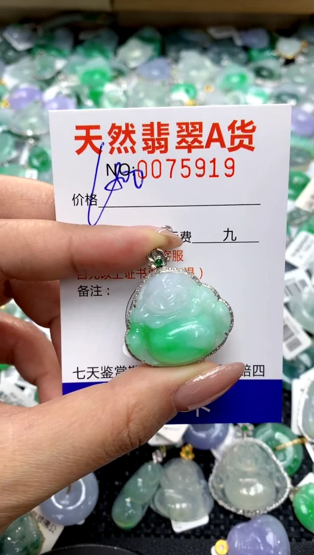 颈饰18K金镶嵌翡翠1111111111111111