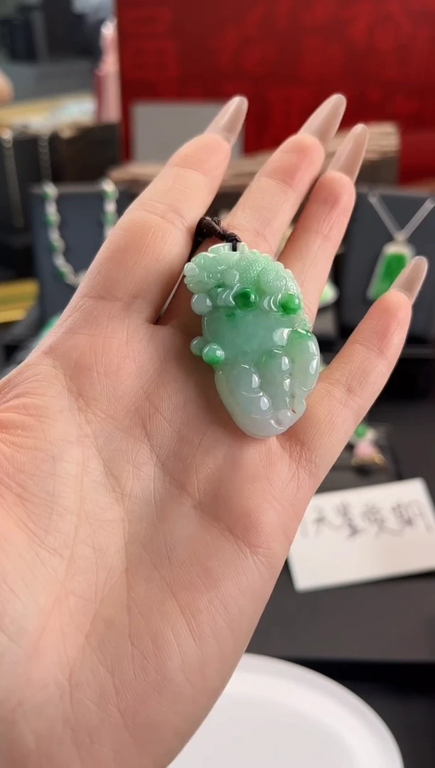 翡翠未镶嵌颈饰吊坠